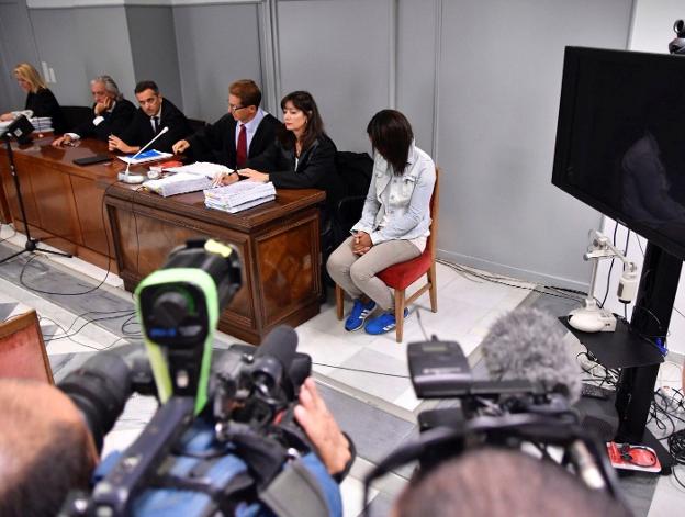 La defensa de Ana Julia Quezada tacha de «radicales» las discrepancias entre Fiscalía y acusación