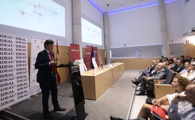 Iberia estudia cómo aumentar los enlaces del aeropuerto de Granada con el mercado asiático