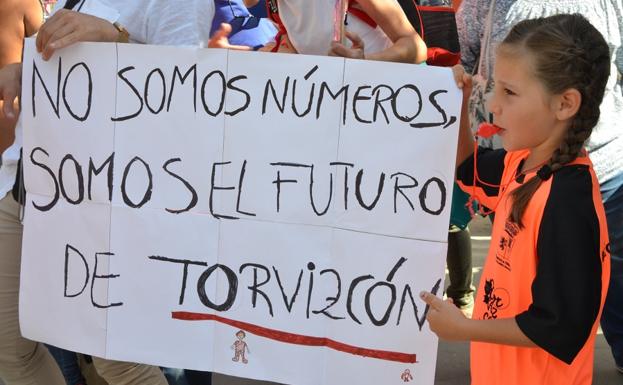 «Están intentando desmantelar la escuela rural y no lo vamos a permitir»