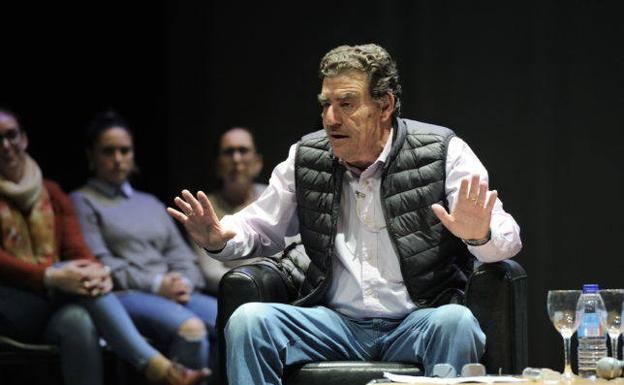 «Como los malos estudiantes, nuestros políticos lo han dejado todo para el final y así nos va»