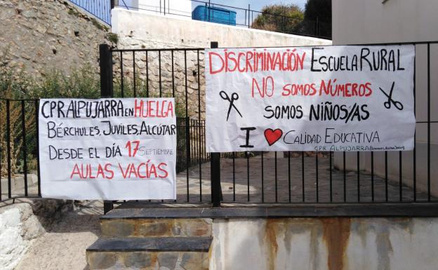 Cuarto día de huelga sin ir a clase en los colegios de Bérchules y Torvizcón por el cierre de unidades y la falta de profesores