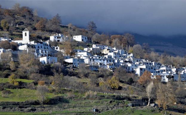 La Guardia Civil investiga el robo de valiosos cálices, copones y patenas de la Iglesia de Bérchules