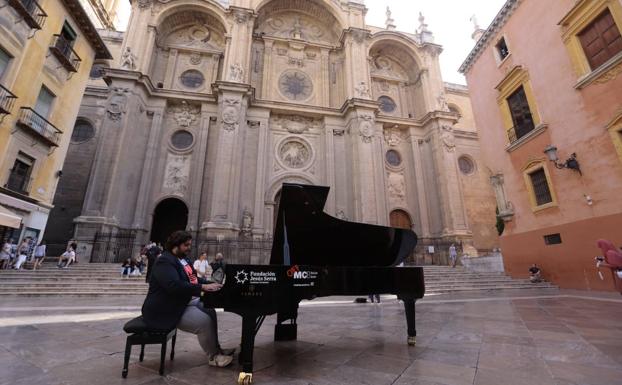 Granada se llena de pianos