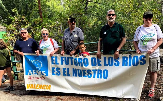 Marcha para pedir que «vuelva la vida» al río Zumeta