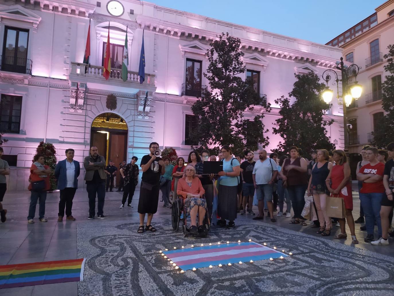Minuto de silencio en Granada por la muerte violenta de una mujer trans en Asturias
