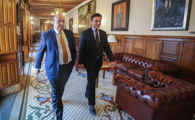 El gobierno municipal anuncia una reducción de sueldos de dos cargos de confianza