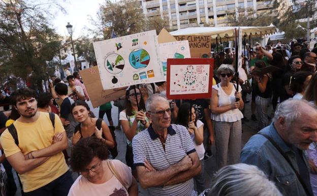 Granada, contra el cambio climático: «Hasta los pulmones de tantas emisiones»