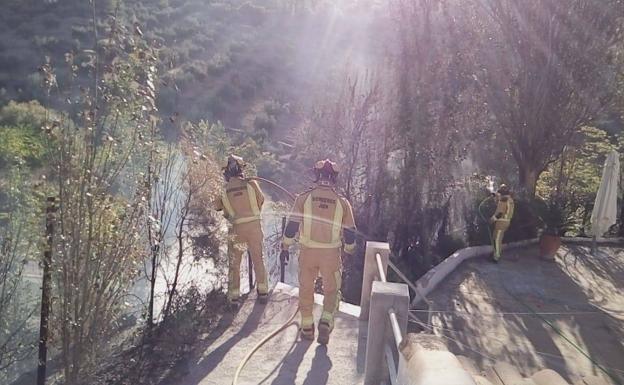 Controlado el fuego próximo al nacimiento de Río Frío, en Los Villares