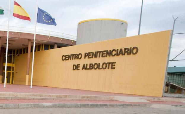 Denuncian cuatro meses de impagos a personal de mantenimiento de cárcel de Granada