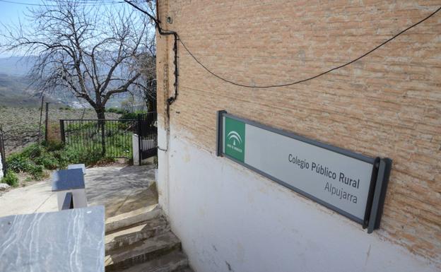 El Defensor del Pueblo investiga la eliminación de líneas en colegios rurales