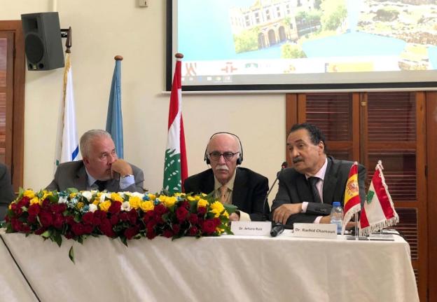 El catedrático Arturo Ruiz analiza en el Líbano las relaciones entre fenicios e íberos