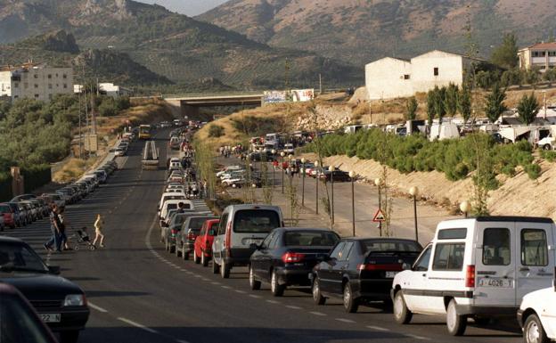 En Feria, prohibido aparcar en la Ronda Sur para agilizar el tráfico