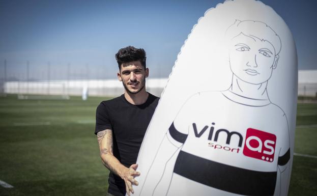 Carlos Neva: «Vamos a muerte a por cada balón y no pensamos más que en la siguiente jugada»