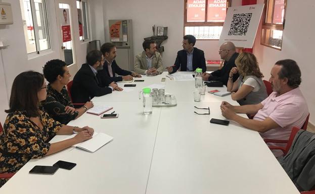 El PSOE jienense y granadino se unen para impulsar una línea ferroviaria entre ambas ciudades