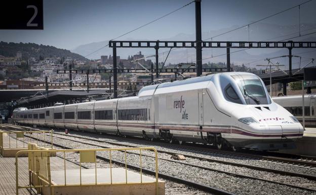 Una avería corta el tráfico del AVE entre Granada y Antequera y afecta a seis trenes de la línea con Madrid