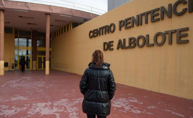El violador múltiple de Málaga sale de la cárcel de Albolote para ingresar en el CIS de Algeciras