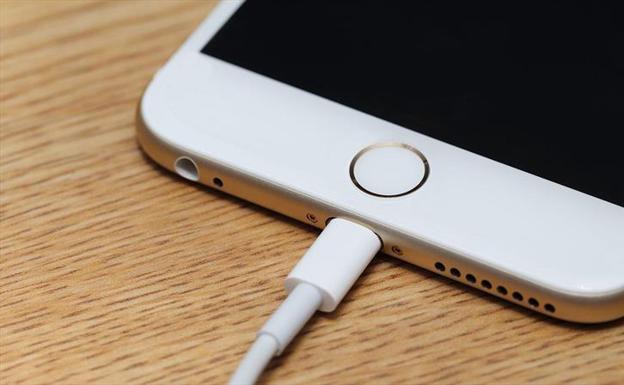 Cuidado con el cable que utilizas para cargar el móvil: puede hackear tus datos