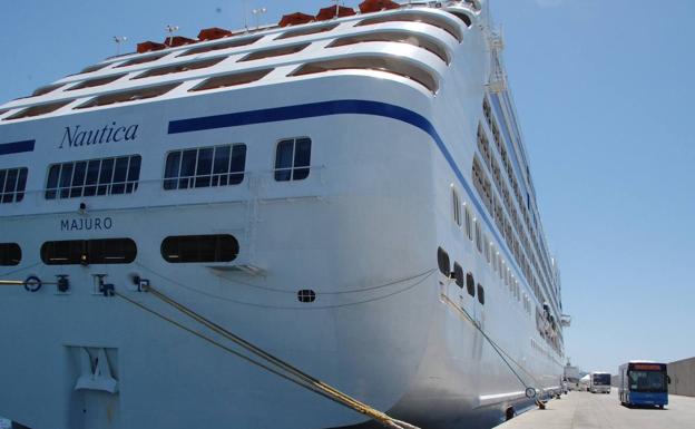 Casi 650 cruceristas llegan mañana a Motril en un buque de lujo