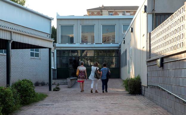 Las AMPA destacan la «ola de cariño» por la alumna fallecida en el IES Al-Zait