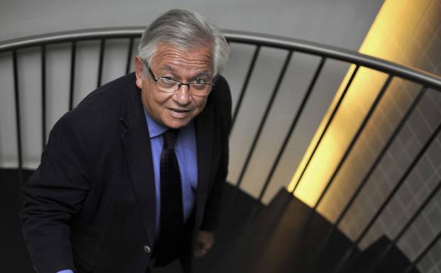 Fernando Jáuregui: «Cuando no estamos gobernados por hombres de leyes, perdemos calidad democrática»