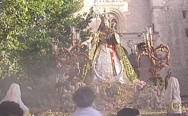 La Virgen del Rosario cumple esta tarde con su salida anual