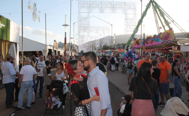 La feria enamora en el 'último día del verano'
