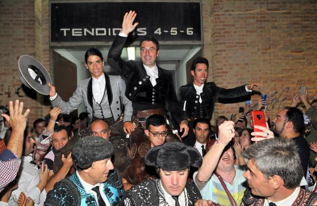 Todos a hombros en la primera de feria