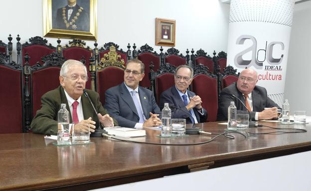 Fernando Jáuregui: «Sin diálogo no hay futuro democrático»