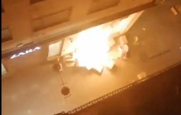 Prenden fuego a una tienda de Zara durante los disturbios independentistas