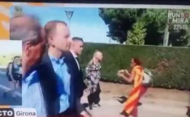 «¿Me vais a dejar pasar que estoy pariendo?»: una embarazada, a los independentistas frente a Torra