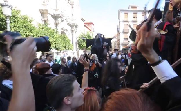 Voldemort, la Macarena y mucha pintura, la receta del Lucas para este año