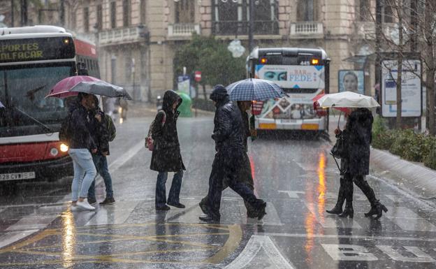 Llegan la lluvia y el frío a Granada: cinco días pasados por agua