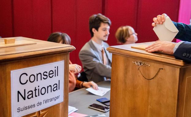 La ultraderecha se impone de nuevo en las elecciones de Suiza, aunque suben los ecologistas