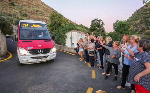 «Hay más frecuencias de buses para viajar a Madrid que para ir a medio Sacromonte»