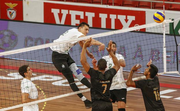 Nick Amado levanta el muro