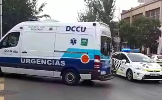 La Guardia Civil rescata a hombros a un joven granadino descalzo y herido que se perdió de noche en el campo
