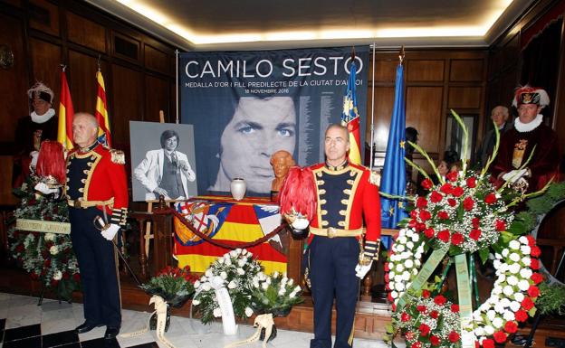 Alcoy recibe las cenizas de Camilo Sesto