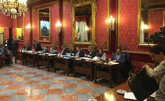 El pleno del Ayuntamiento de Granada aprueba una moción que la estación de tren se denomine 'Fiscal Luis Portero'