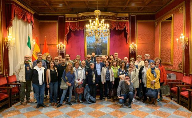 Un integrante de 'Los Lobos', de visita en Granada