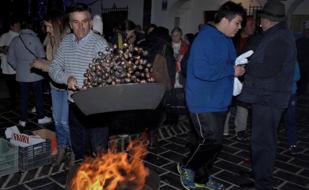 Centenares de kilos de castañas asadas se repartirán gratis en Mecina Bombarón en la Fiesta de la Castaña