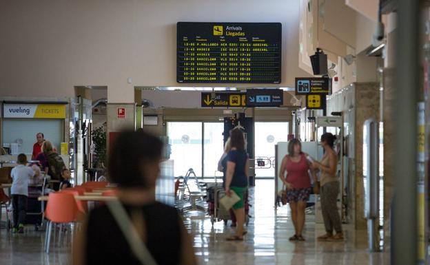 Vueling elimina la conexión con París: ¿a qué ciudades puedes volar desde Granada?