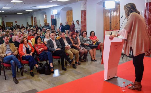 Susana Díaz: «No podemos permitirnos un gobierno muy de derechas en la comunidad y también en el país»