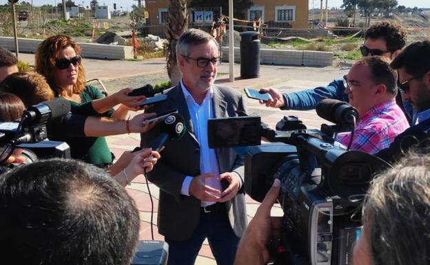 Villegas, del AVE: «En Almería no se puede cortar porque no hay»