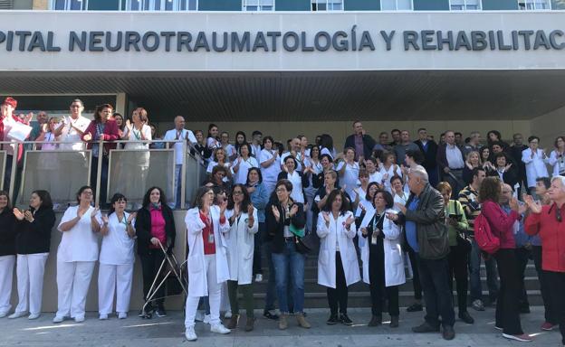 «Tomo pastillas para el dolor por el sobreesfuerzo de tanto trabajo»