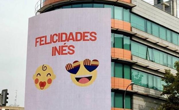 Ciudadanos dedica la fachada de su sede a Inés Arrimadas por su embarazo