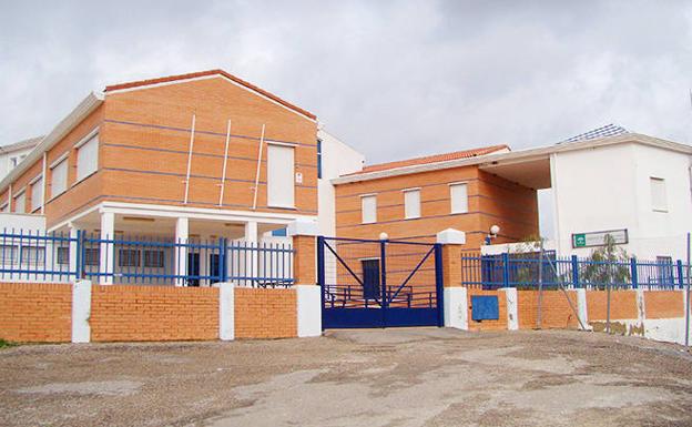 La cafetería del instituto de Rus abre por última vez, a la espera de que Educación licite el servicio