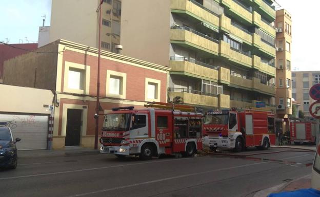 Arde un bazar en El Zapillo