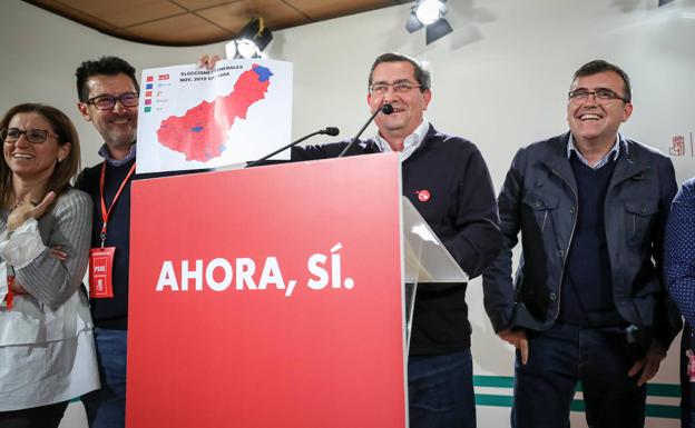 El PSOE repite triunfo en Granada pero suma más votos la derecha