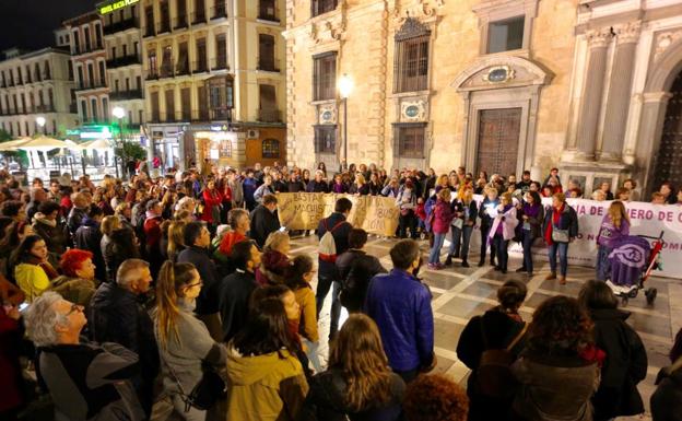 150 personas protestan en Granada contra la sentencia de la manada de Manresa