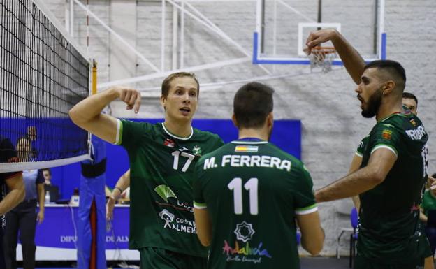 El liderato de Unicaja Costa de Almería alimenta la ambición